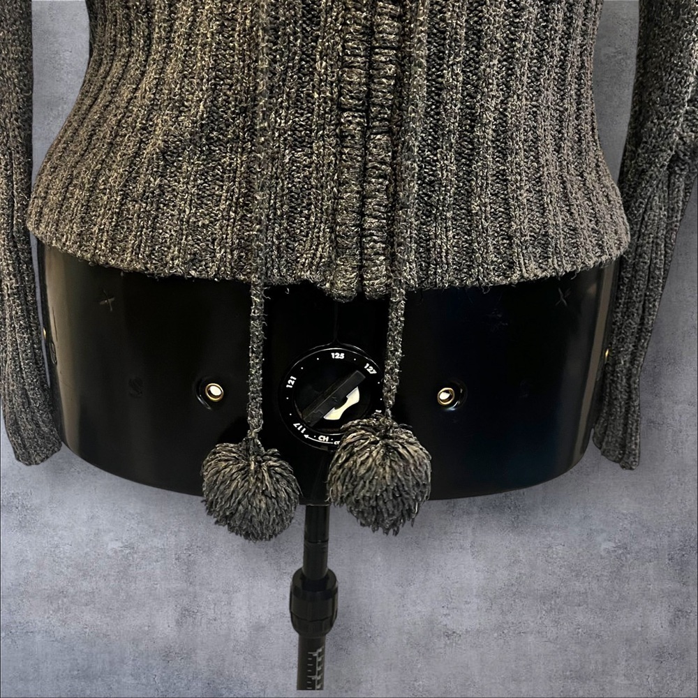 Etui Fisherman Bobble Aran Zip Front Hoodie Sweater in Grey - Picture 8 of 16
